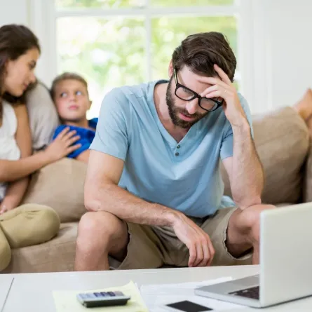صورة الضائقة المالية في الأسرة