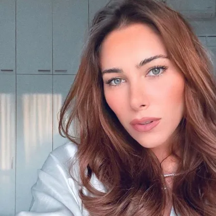 تسريحات شعر بسيطة للبيت من النجمات