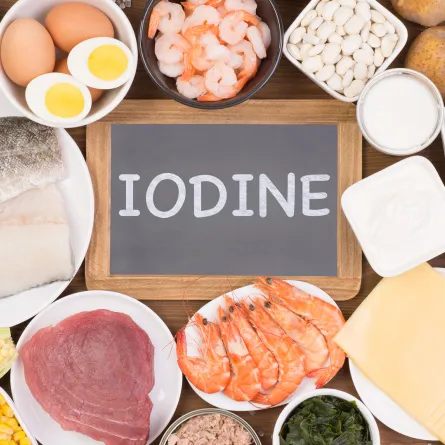 يمكن لنظام غذائي متوازن أن يدعم بشكل كبير صحة الغدة الدرقية