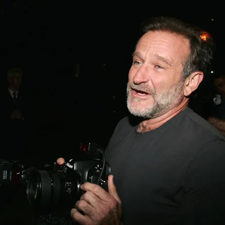 روبن ويليامز في حفل فانيتي فير لمهرجان تريبيكا السينمائي في مدينة نيويورك (Robin Williams at the Vanity Fair party for the Tribeca Film Festival in New York City). مصدر الصورة: Evan Agostini / Getty Images North America / Getty Images via AFP