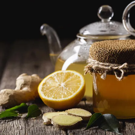 يمتلك الزنجبيل مع الليمون خصائص منقّية  Image by freepik