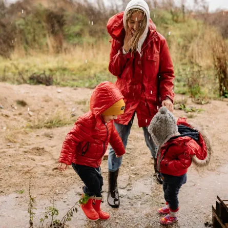 تفسير حلم ارتداء الملابس المبللة بالماء 