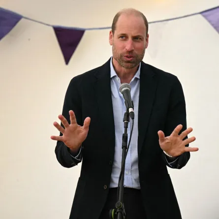 الأمير ويليام خلال زيارة إلى مسبح بيرتلي المجتمعي في تاين وير، شمال شرق إنجلترا (Prince William during a visit to Birtley Community Pool in Tyne and Wear, north-east of England). مصدر الصورة: Oli SCARFF / POOL / AFP