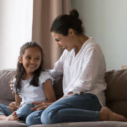 صورة لأم مع طفلتها