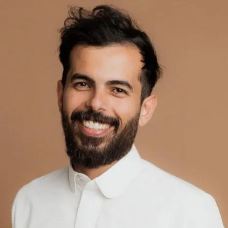 الإعلامي ⁧‫عبدالرحمن أبومالح‬⁩ مقدم بودكاست 