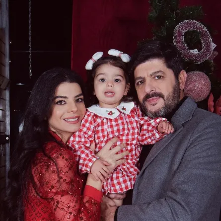 طوني عيسى وزوجته أمونة عيد وابنتهما تاليا- الصورة من حساب طوني على إنستغرام