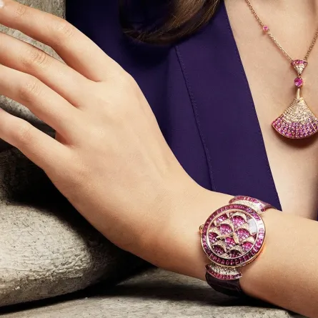 قلادة وساعة من مجموعة Diva's Dream من بولغاري Bvlgari -الصورة من موقع العلامة 