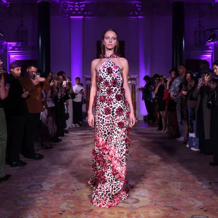 من تصاميم Otkutyr - الصورة من مكتب العلاقات العامة للعلامة 