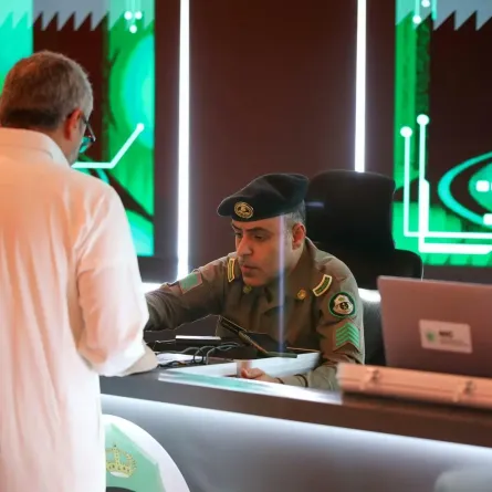 وزارة الداخلية تقدم خدمات إلكترونية متميزة في معرض الصقور  - مصدر الصورة واس