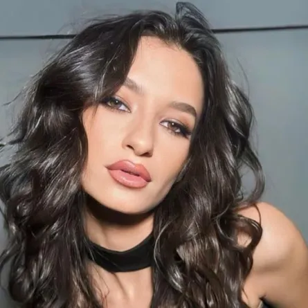 تستعد لطرح أغنية جديدة وسميحة أيوب تدعم موهبتها.. أبرز تصريحات أميرة أديب في صاحبة السعادة