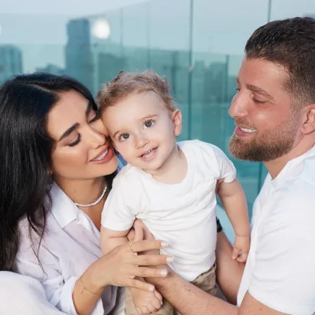 جيسيكا عازار وزوجها محمد صوفان وابنهما فهد- الصورة من حسابها على إنستغرام