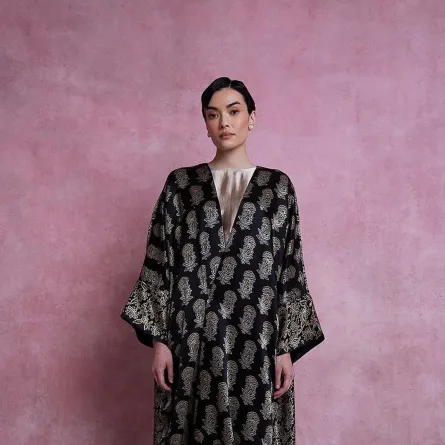 عباية مزخرفة من Aywa London - الصورة من حساب الماركة على إنستغرام