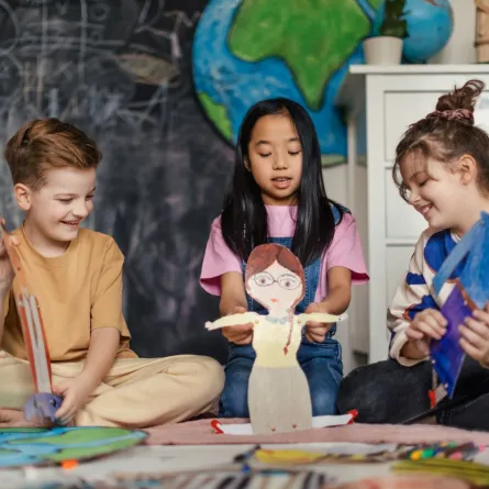 صورة أطفال يبدعون