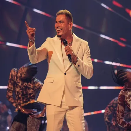 الصورة من المكتب الإعلامي لعمرو دياب