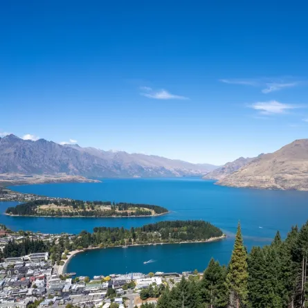 منظر جوي لبحيرة واكاتيبو وكوينزتاون