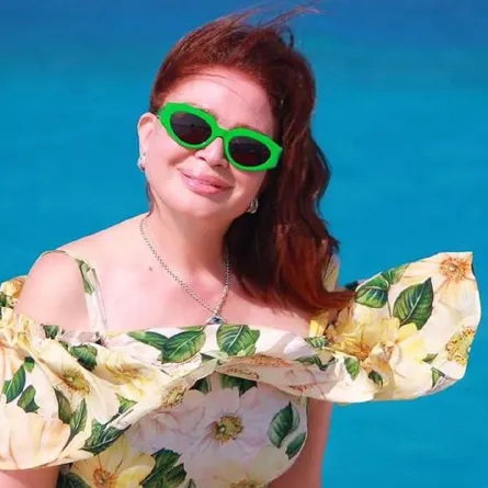 صور نادرة مع أطفال العائلة.. إلهام شاهين تسترجع الذكريات