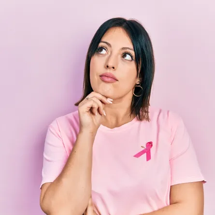 صورة لامرأة مصابة بسرطان الثدي