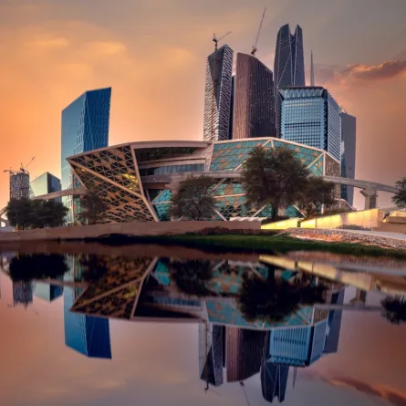 مباني ضخمة مجهزة بأحدث التقنيات في الرياض