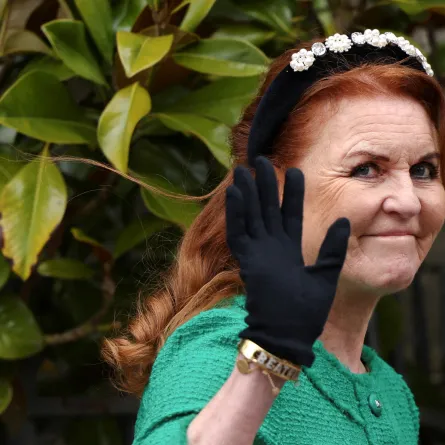 سارة فيرغسون خلال زيارتها كنيسة القديس جورج في قلعة وندسور (Sarah Ferguson during her visit to St. George's Chapel at Windsor Castle)- مصدر الصورة: Hollie Adams / POOL / AFP