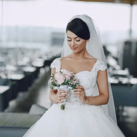 عروس يوم زفافها- المصدر freepik
