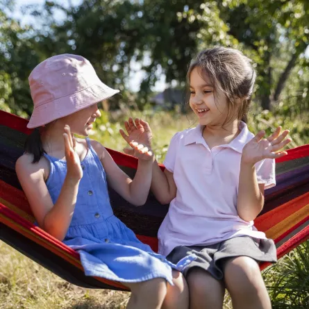 صورة لأطفال يلعبون