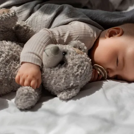 صورة لرضيع ينعم بنوم هادئ