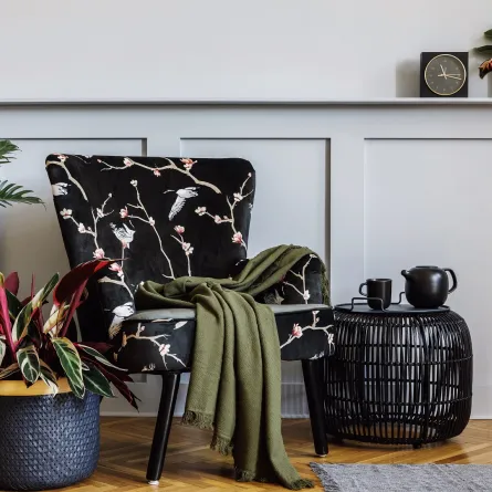 كرسي مميز بقماشه المطبوع