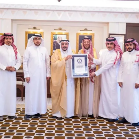  أمير منطقة القصيم السعودية تسلم شهادة موسوعة جينيس للأرقام القياسية