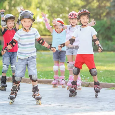 صورة لأطفال يلعبون