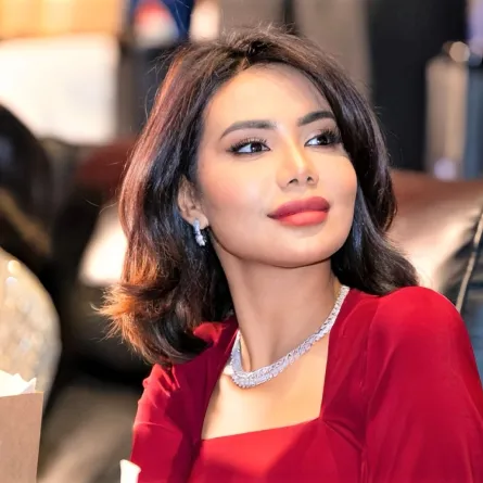 لبنى عبد العزيز- الصورة من حسابها على الانستغرام