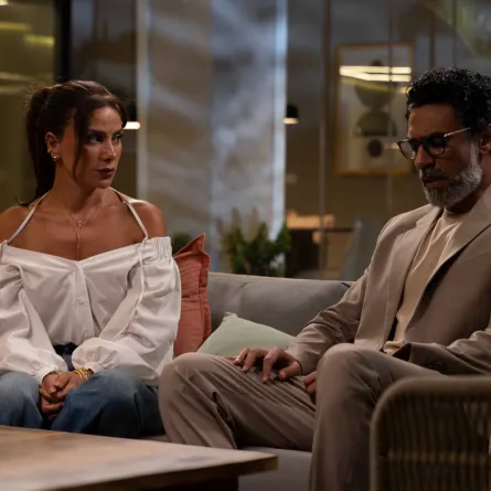 صبا مبارك ومحمد علاء من كواليس وتر حساس- الصورة من المركز الإعلامي للشركة المنتجة