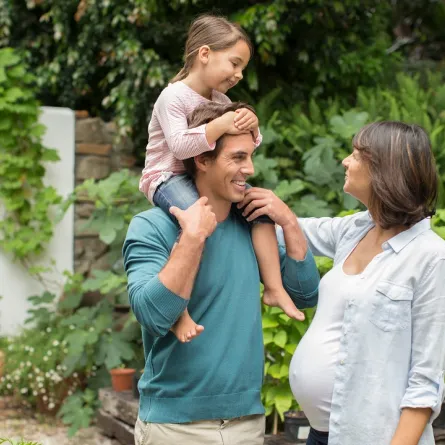 صورة لأسرة في نزهة 