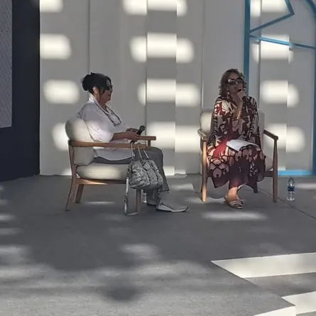 إسعاد يونس ويسرا في الجلسة الحوارية من مهرجان الجونة- الصورة خاصة بسيدتي من تصوير سيد أحمد