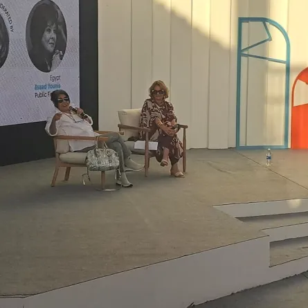 إسعاد يونس ويسرا في الجلسة الحوارية من مهرجان الجونة- الصورة خاصة بسيدتي من تصوير سيد أحمد