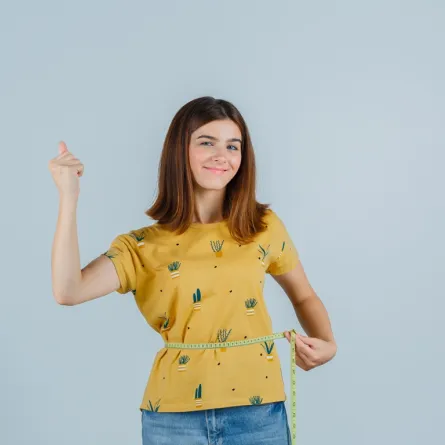 تناول الأطعمة الطبيعية يساعد على تقليل نسبة الدهون Image By Freepik