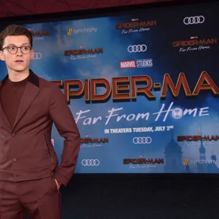 توم هولاند في مسرح TCL الصيني في هوليوود (Tom Holland at the TCL Chinese theatre in Hollywood). مصدر الصورة: AFP / Chris Delmas