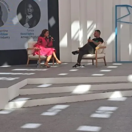 هند صبري يحاورها شادي زين الدين -الصورة خاصة بـ"سيدتي" - من تصوير: سيد أحمد