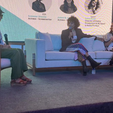 جلسة نقاشية بين أماني الجميل وسمر ششة- صورة خاصة لسيدتي تصوير سيد أحمد