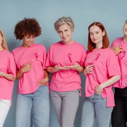 نساء يكافحن السرطان