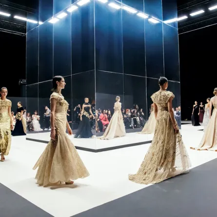 من عرض المصمم عدنان أكبر