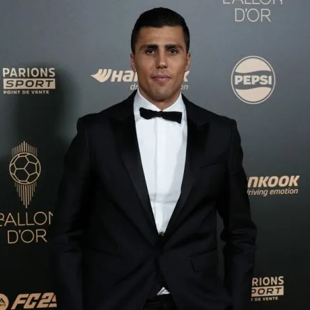 رودري يتوج بالكرة الذهبية لعام 2024  - الصورة من حساب ChampionsLeague 