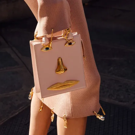 حقيبة من سكياباريللي Schiaparelli- مصدر الصورة Launchmetrics/Spotlight 