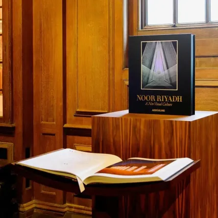 "الرياض آرت" يصدر كتاب احتفال "نور الرياض.. ثقافة بصرية جديدة" - الصورة من واس