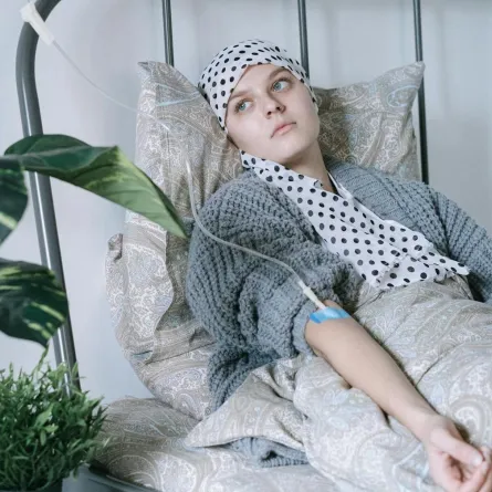 مريضة سرطان تتلقى العلاج الكيميائي