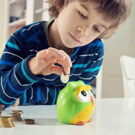 تعليم الطفل الادخار