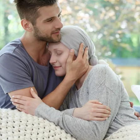 دعم الزوج لزوجته المريضة بسرطان الثدي 