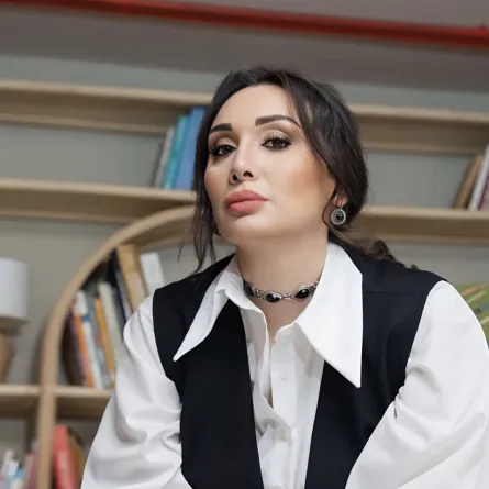 المصممة لينا منصور