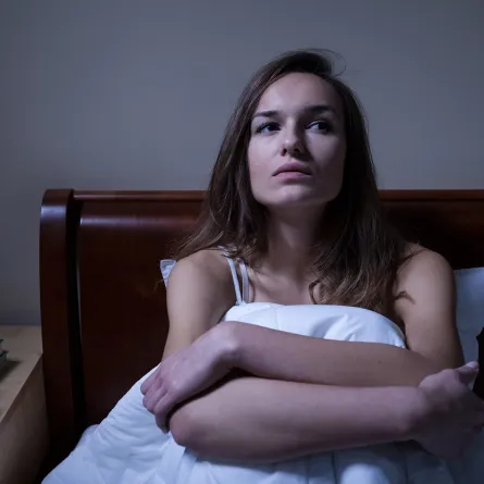 الطب البديل لعلاج الأرق: كيفية استخدام زيت النعناع لتحسين النوم 