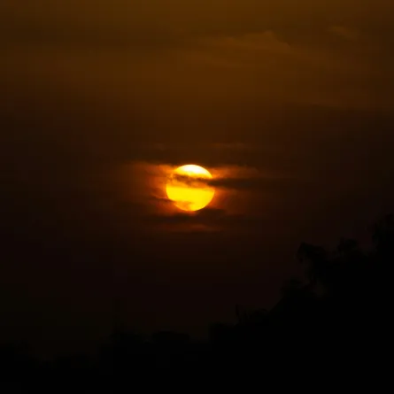 عاصفة شمسية تعطل خدمات الإنترنت لعدة أسابيع - الصورة من unsplash by vivek doshi