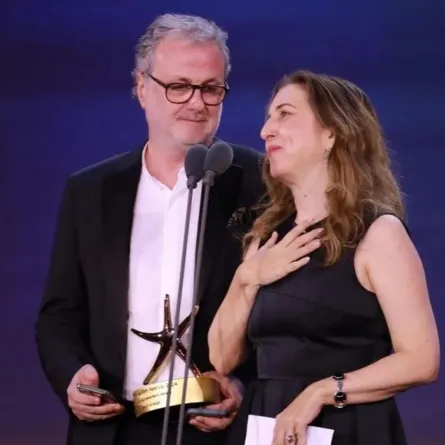 الفنانان اللبنانيان جوانا حاجي توما وخليل جريح الفائزان بجائزة الإنجاز الإبداعي - الصورة من المركز الاعلامي لمهرجان الجونة